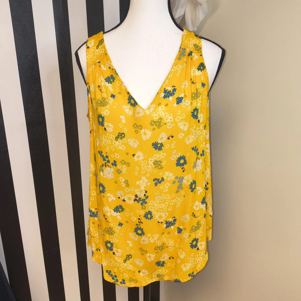 Old Navy Yellow Floral V-Neck Tank - Picture 2 of 4
